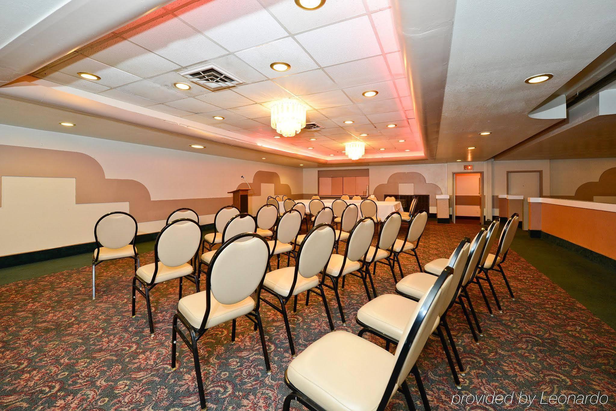 Howard Johnson By Wyndham Saint Joseph بينتون هاربور المظهر الخارجي الصورة