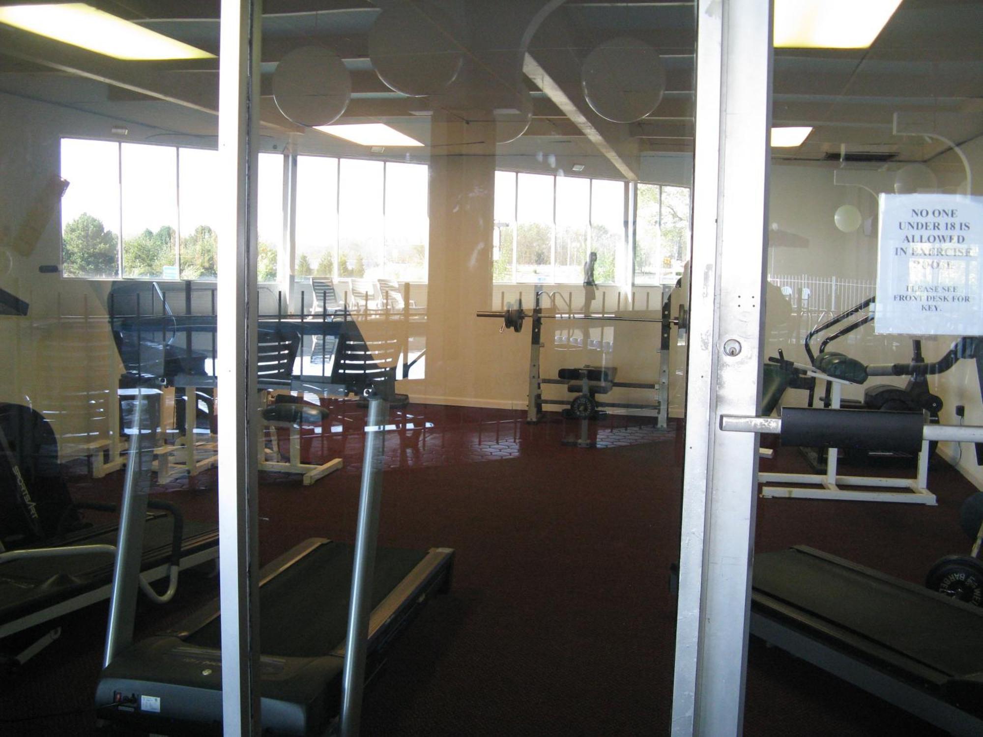 Howard Johnson By Wyndham Saint Joseph بينتون هاربور المرافق الصورة
