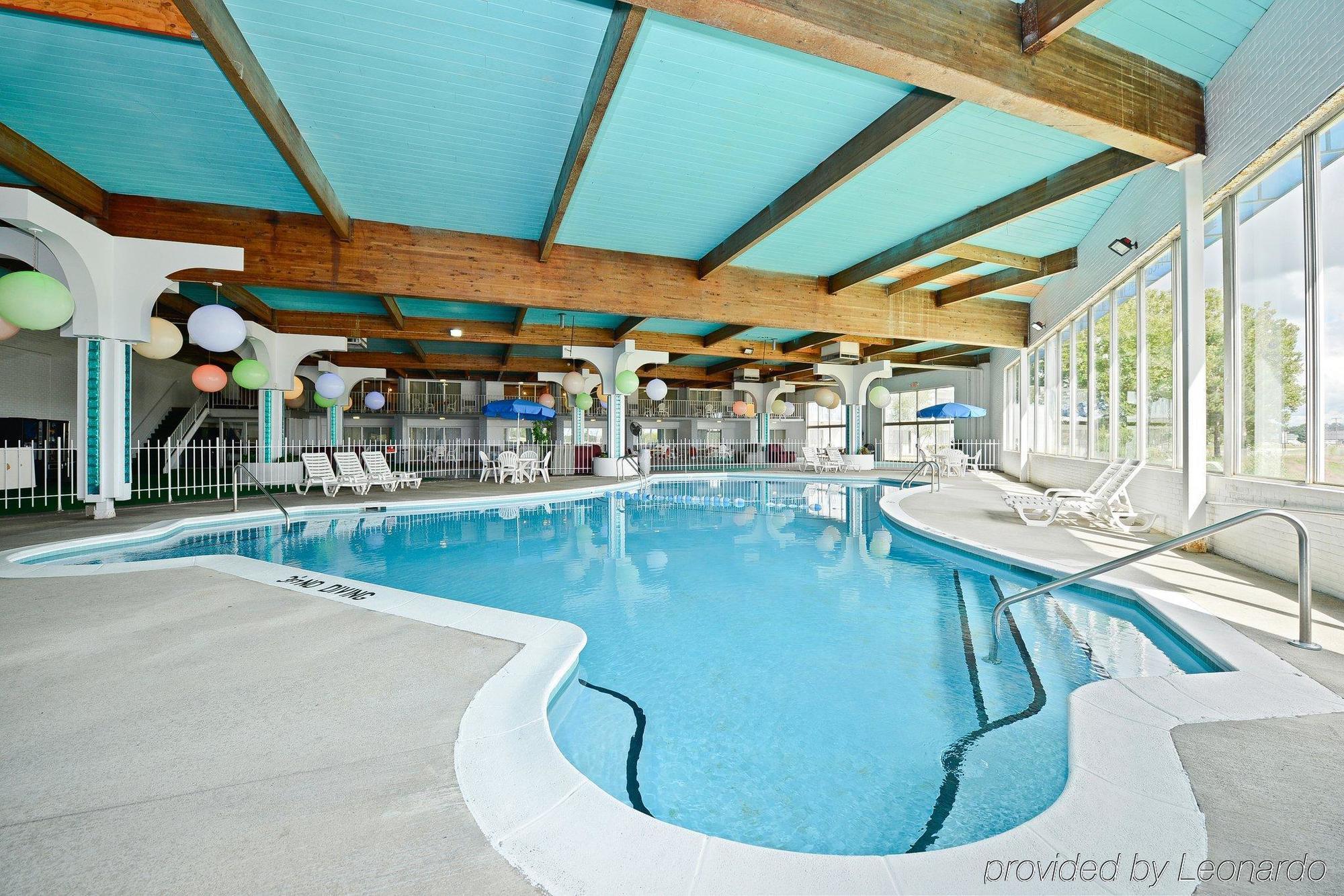 Howard Johnson By Wyndham Saint Joseph بينتون هاربور المرافق الصورة