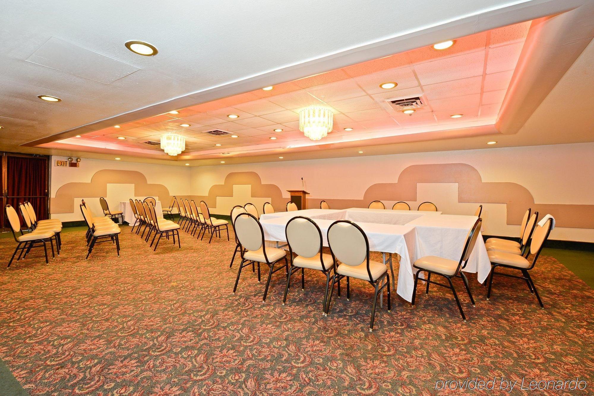 Howard Johnson By Wyndham Saint Joseph بينتون هاربور الاعمال الصورة