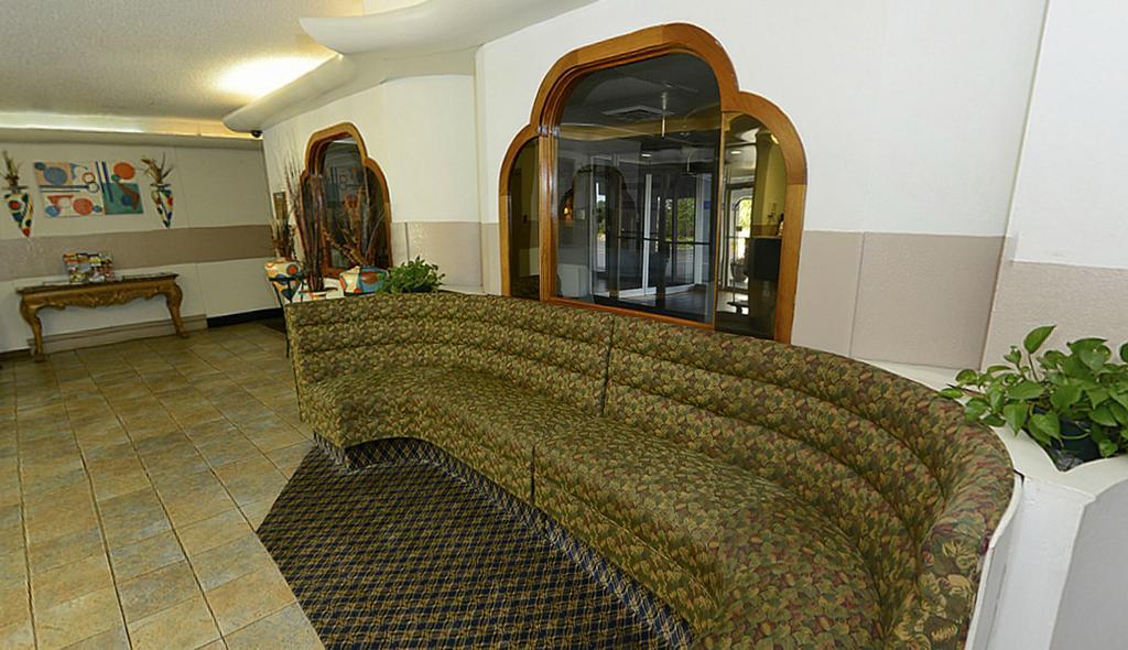Howard Johnson By Wyndham Saint Joseph بينتون هاربور المظهر الخارجي الصورة
