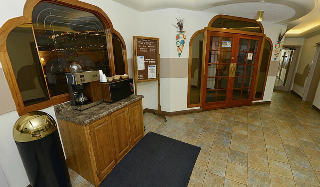 Howard Johnson By Wyndham Saint Joseph بينتون هاربور المظهر الخارجي الصورة