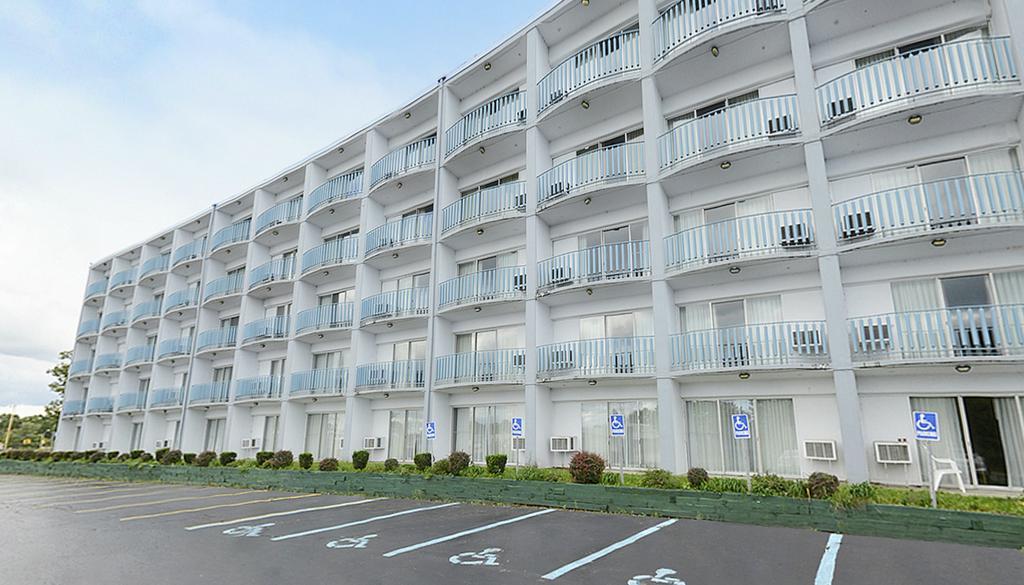 Howard Johnson By Wyndham Saint Joseph بينتون هاربور المظهر الخارجي الصورة