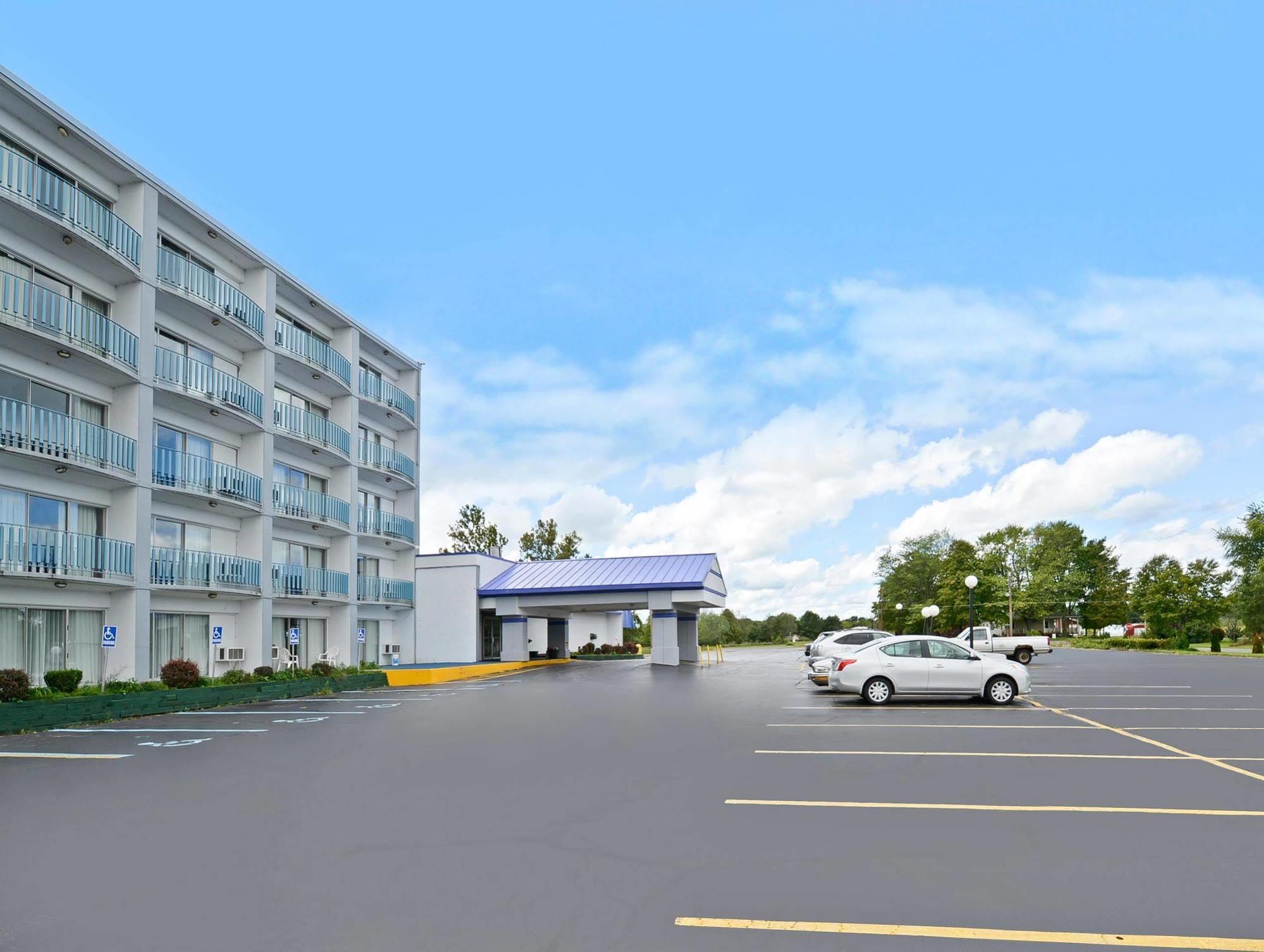 Howard Johnson By Wyndham Saint Joseph بينتون هاربور المظهر الخارجي الصورة