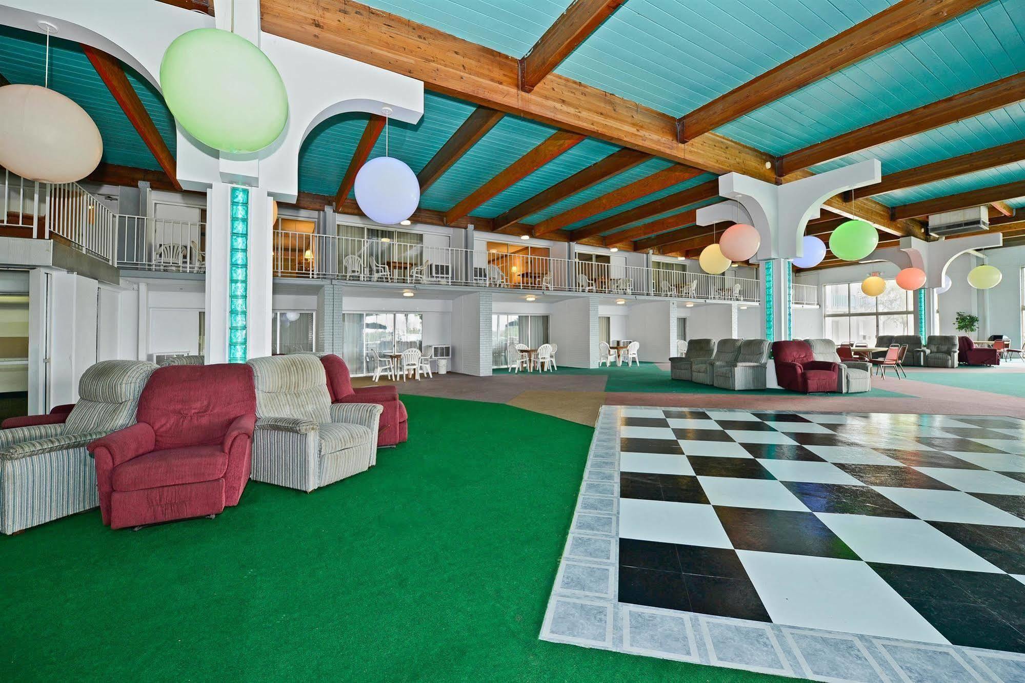 Howard Johnson By Wyndham Saint Joseph بينتون هاربور المظهر الداخلي الصورة
