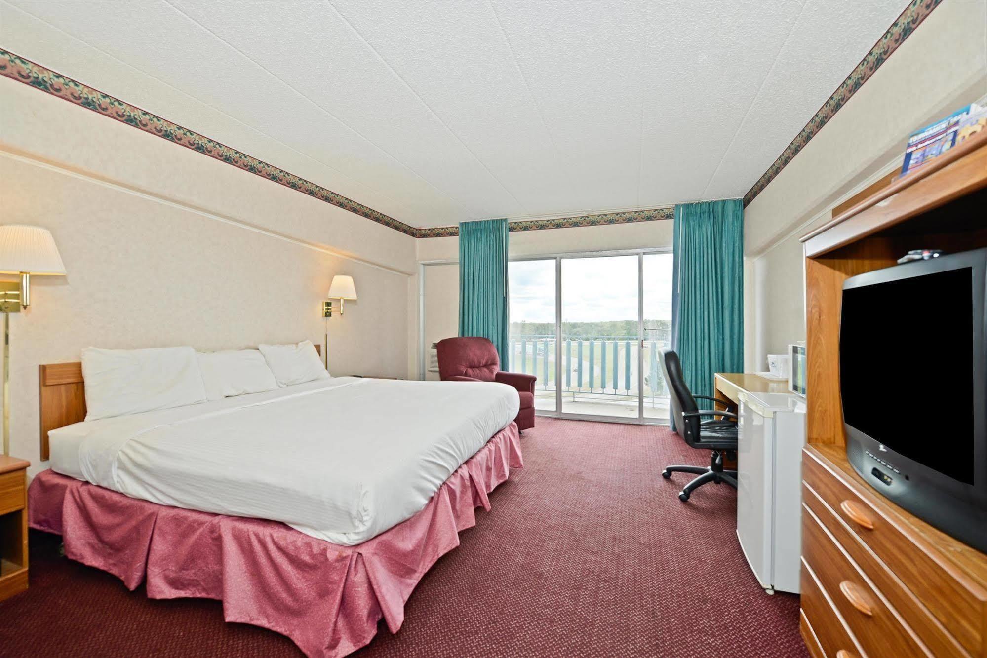 Howard Johnson By Wyndham Saint Joseph بينتون هاربور المظهر الخارجي الصورة