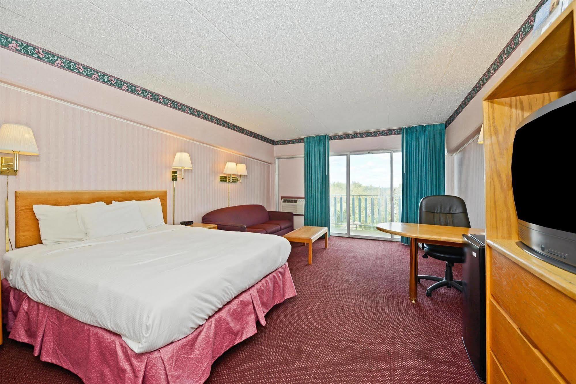 Howard Johnson By Wyndham Saint Joseph بينتون هاربور المظهر الخارجي الصورة