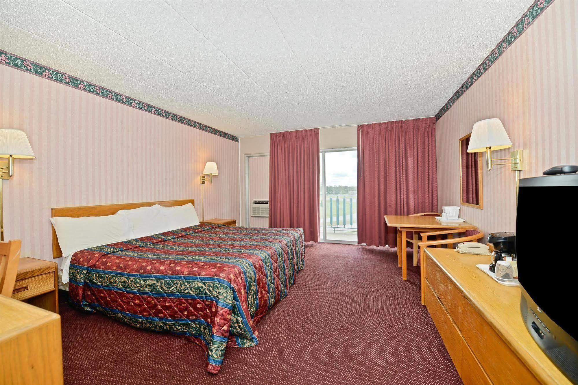 Howard Johnson By Wyndham Saint Joseph بينتون هاربور المظهر الخارجي الصورة
