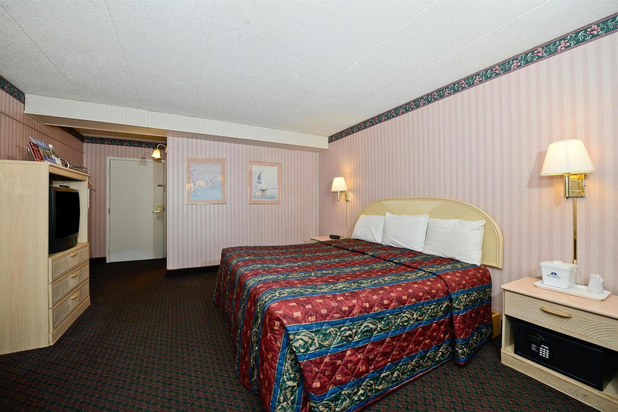Howard Johnson By Wyndham Saint Joseph بينتون هاربور المظهر الخارجي الصورة