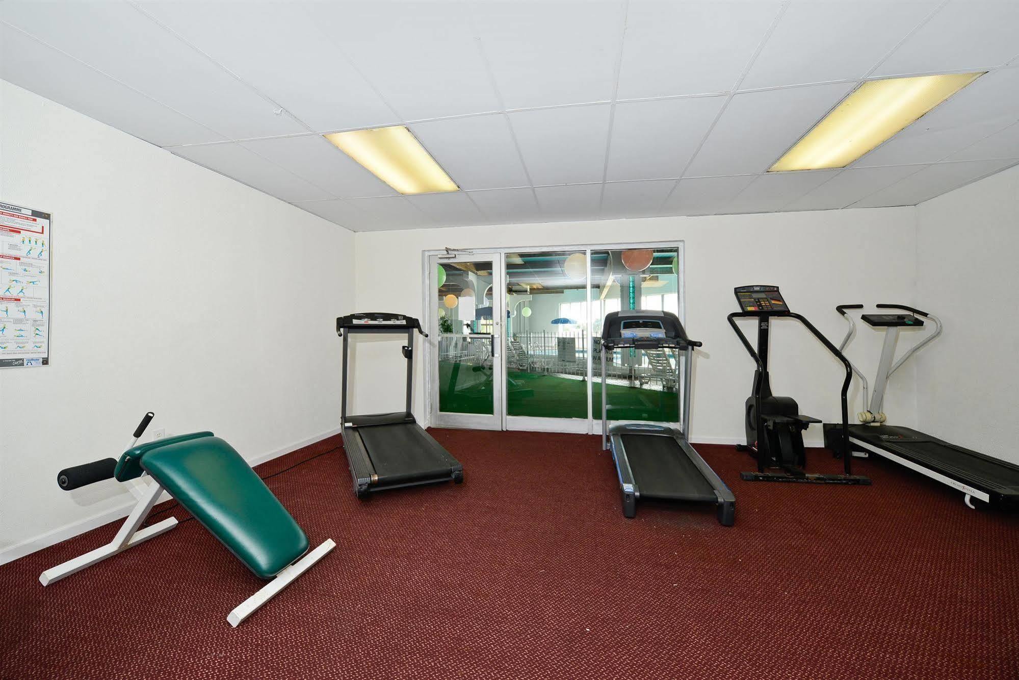 Howard Johnson By Wyndham Saint Joseph بينتون هاربور المظهر الخارجي الصورة