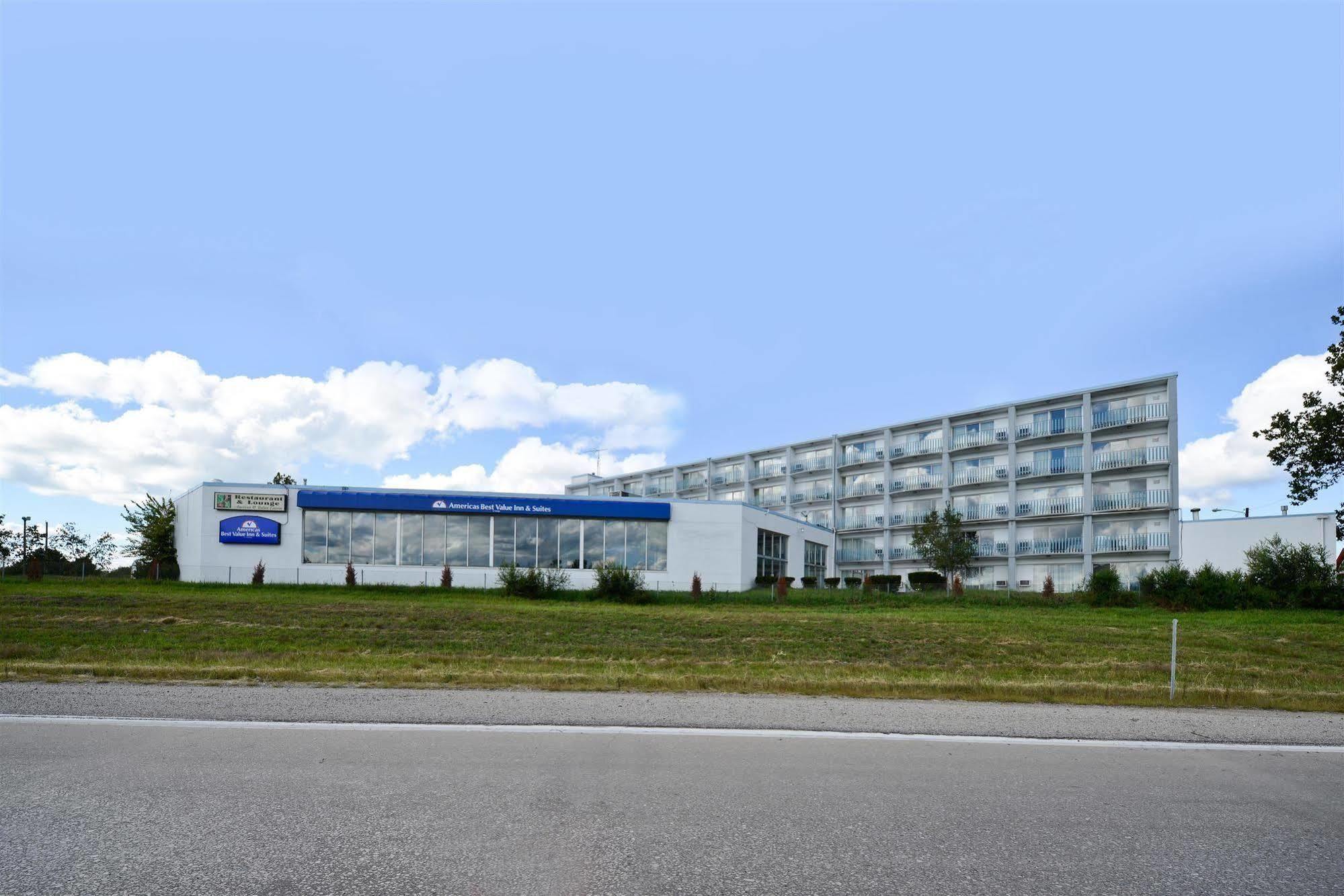Howard Johnson By Wyndham Saint Joseph بينتون هاربور المظهر الخارجي الصورة